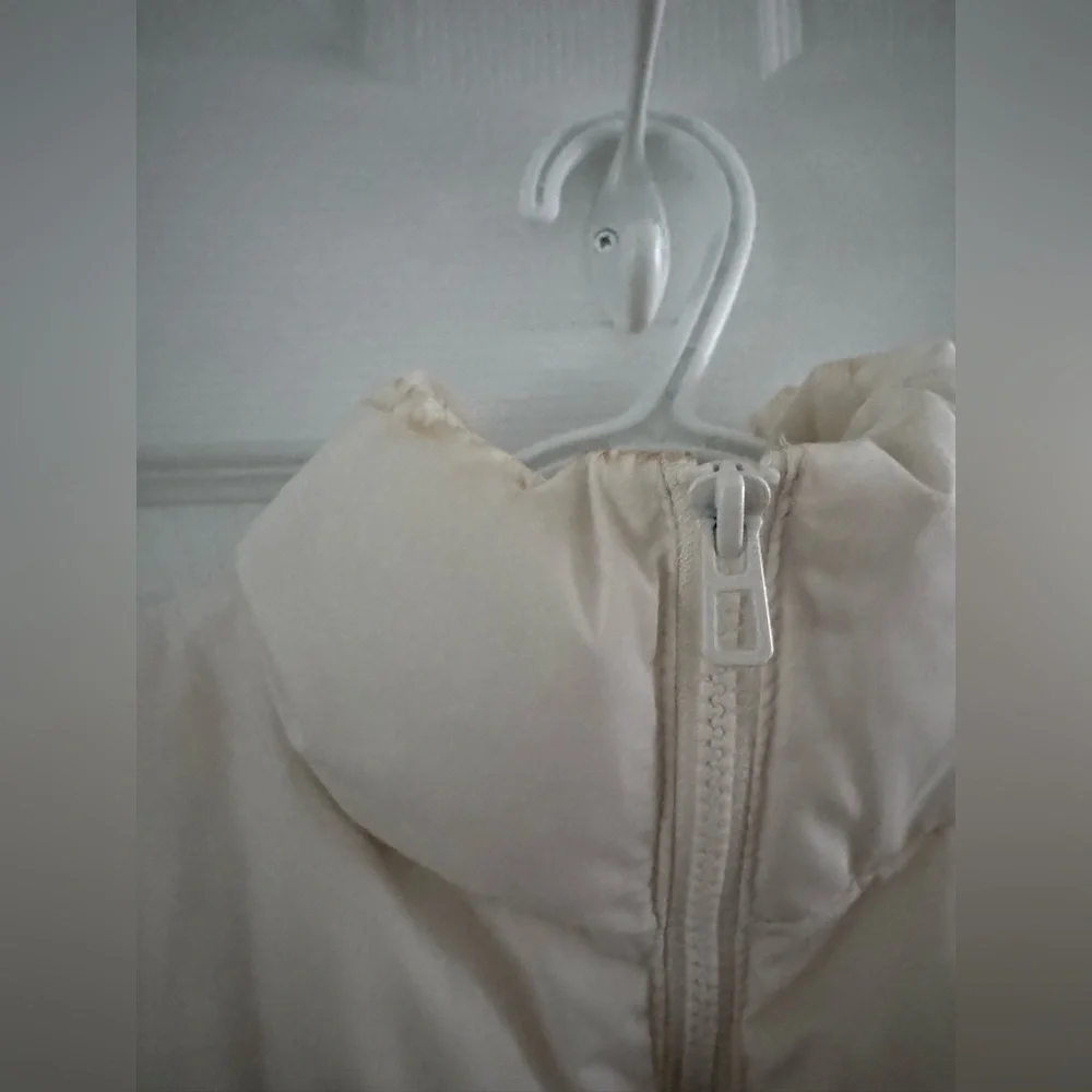 H&M PUFFER VEST LIGHT BEIGE CROPPED SIZE SMALL - Picture 6 of 11